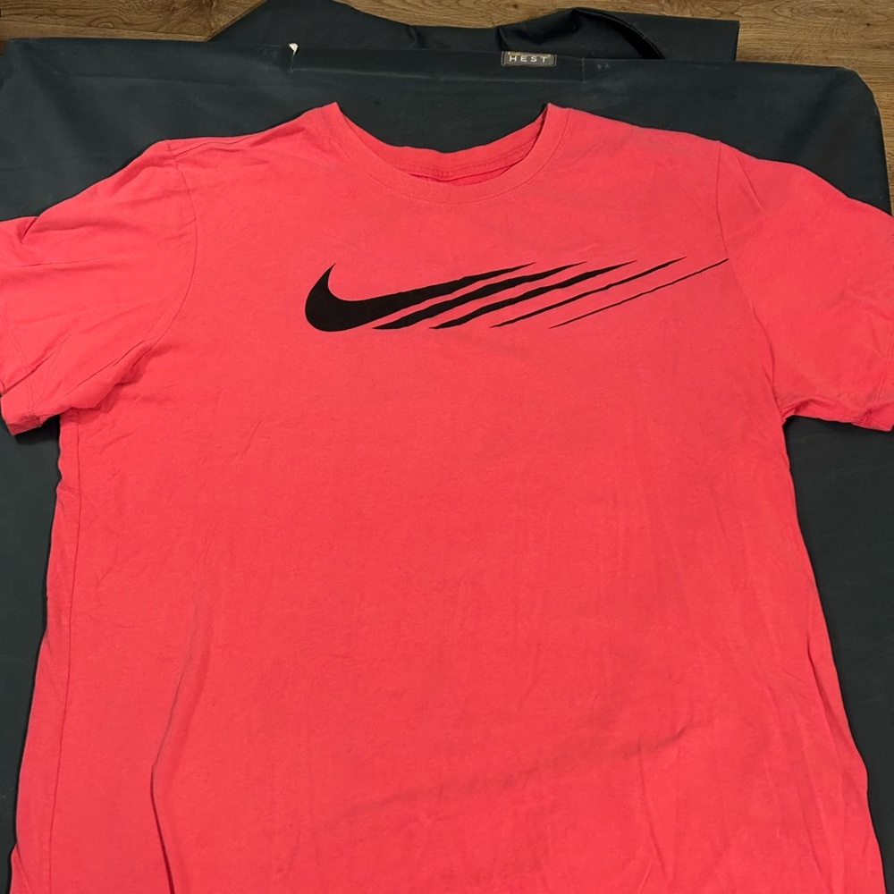 Nike Men's Red T-Shirt